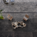 S182UniqueBleu-Antracite-Noble-80x80-Opus-Anciene-20MM-Amb-Living-con-esterno